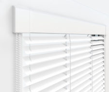 Жалюзи Изотра 16 мм на пластиковые окна - цвет белый