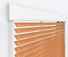 Жалюзи Изотра 16 мм на пластиковые окна - цвет под дерево оранжево-коричневый