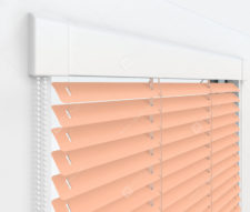 Жалюзи Изотра 25 мм на пластиковые окна - цвет бледно-персиковый